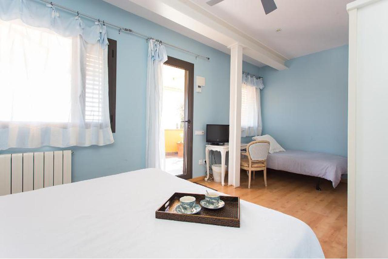 Anita'S Bed And Breakfast Барселона Экстерьер фото